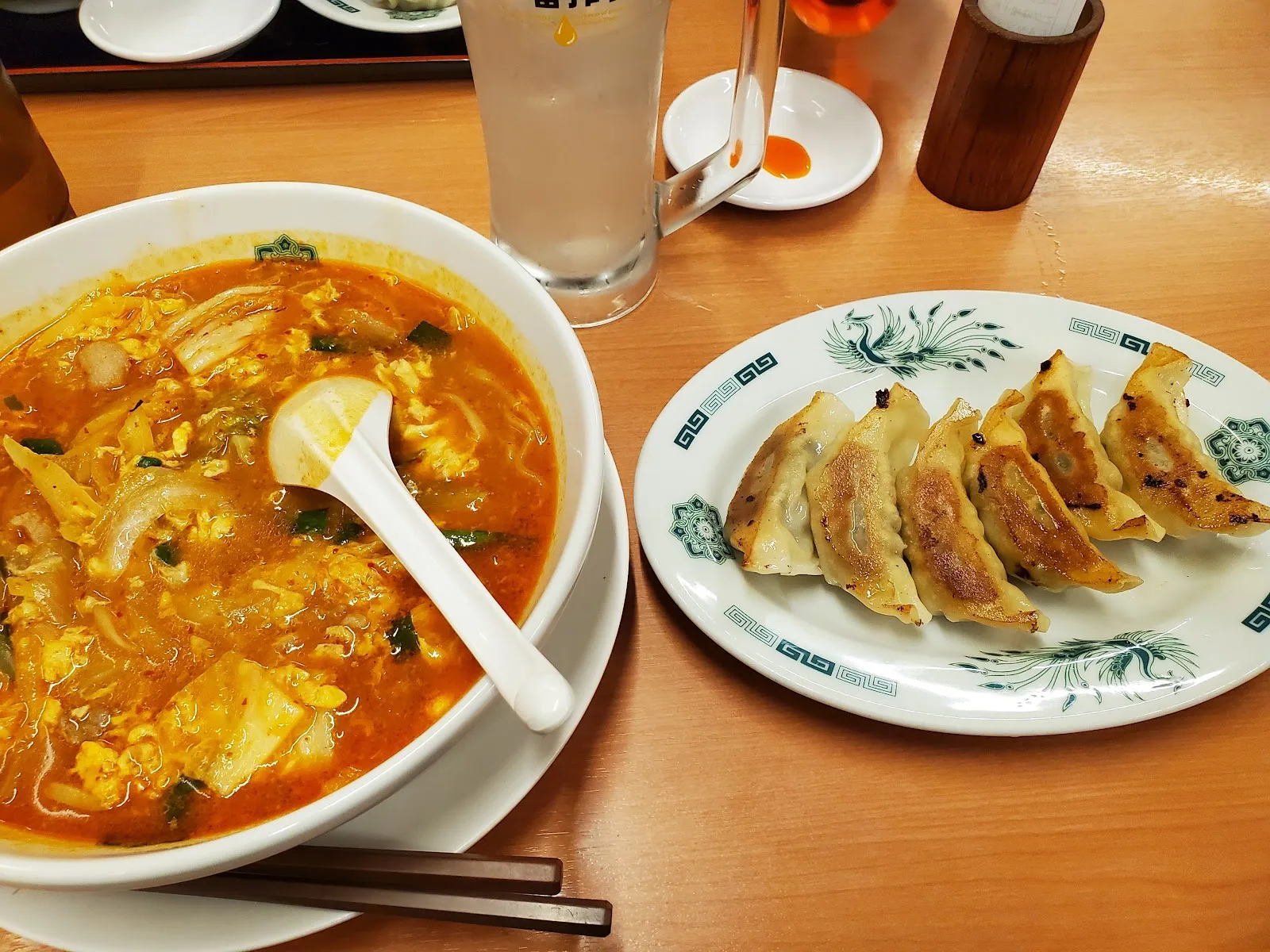 日高屋 渋谷宮下公園前店 · 12
